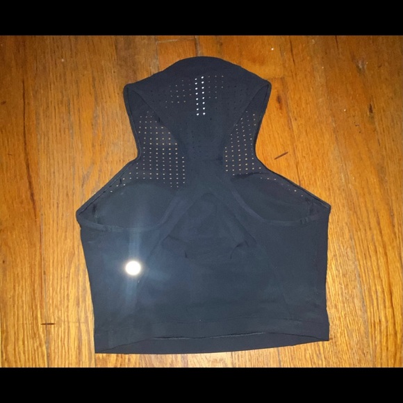 Lululemon sports bra/crop top - Picture 1 of 1